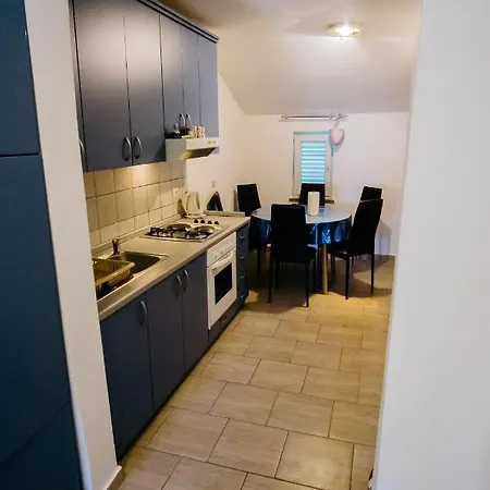 Kobi Apartment *