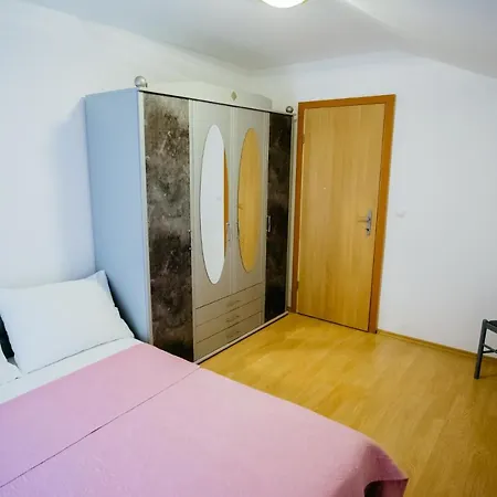 Apartment Kobi Vir