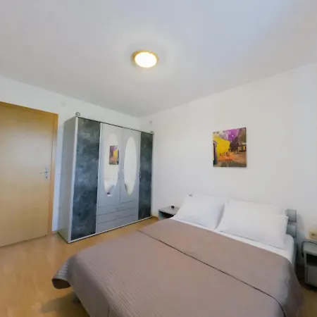 Kobi Apartment Vir
