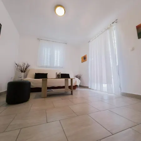 Kobi Apartment *